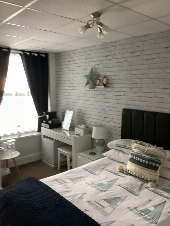 블랙풀 By The Seaside B&B 외부 사진